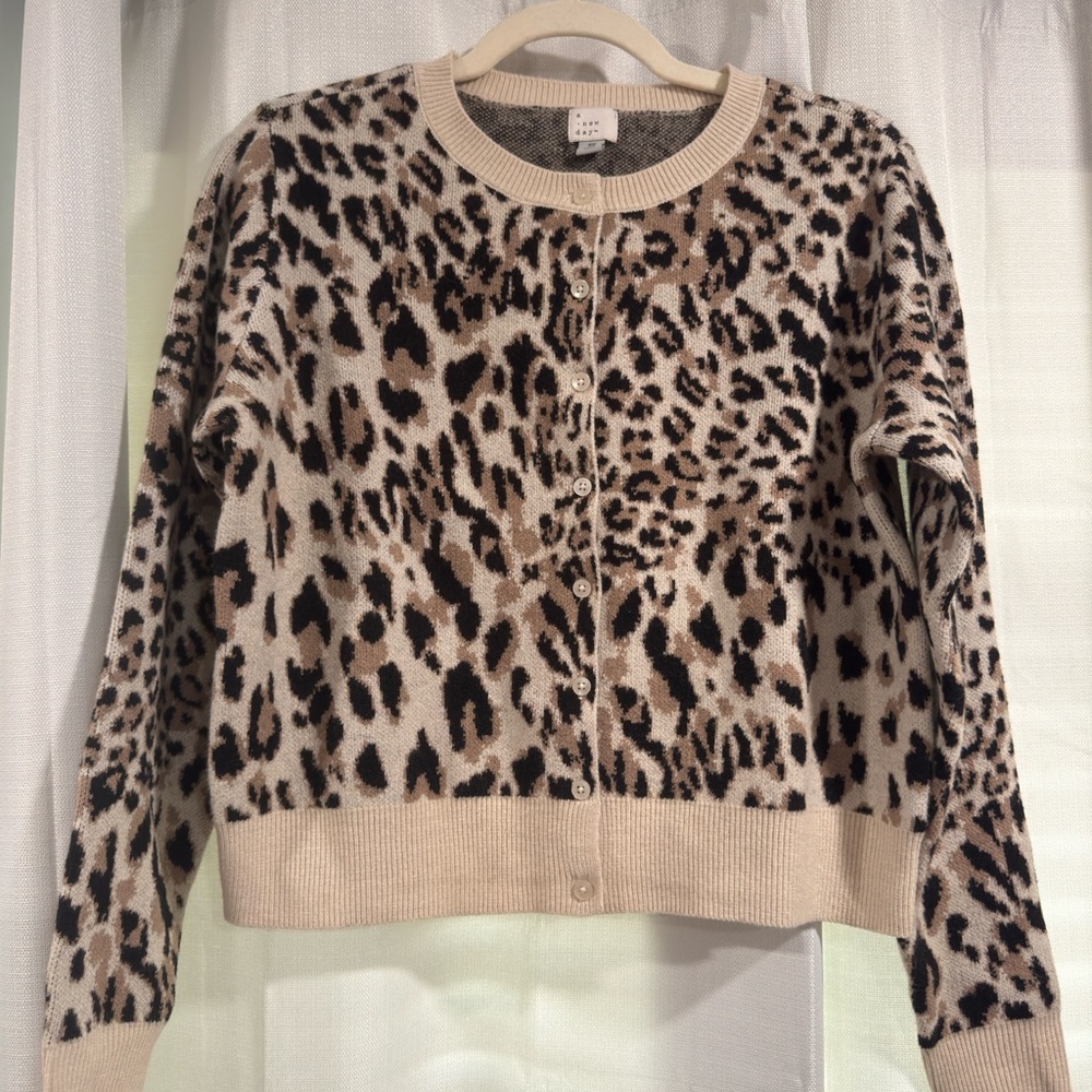 A New Day Leopard Print Cardigan Sweater Tan Black Animal‎ Crewneck XS RN17730